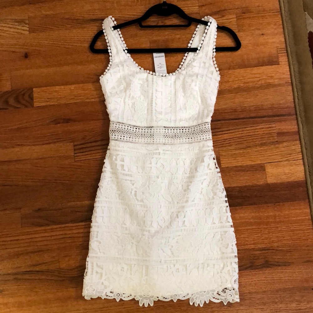 NWT- BeBe Molly Ball Trim Lace Dress Size 00